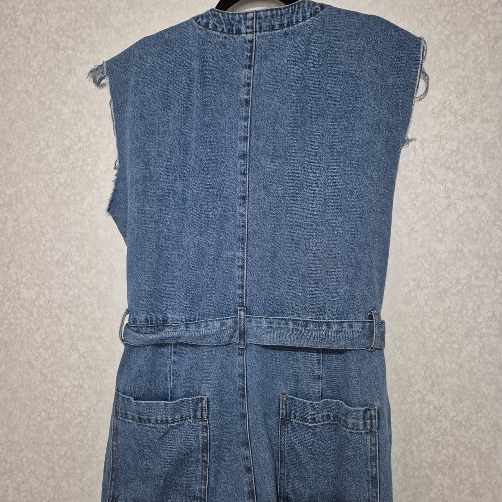 Blank NYC Blue Denim Jumpsuit with V-Neck and Tie Belt..SIZE:L - Picture 14 of 16